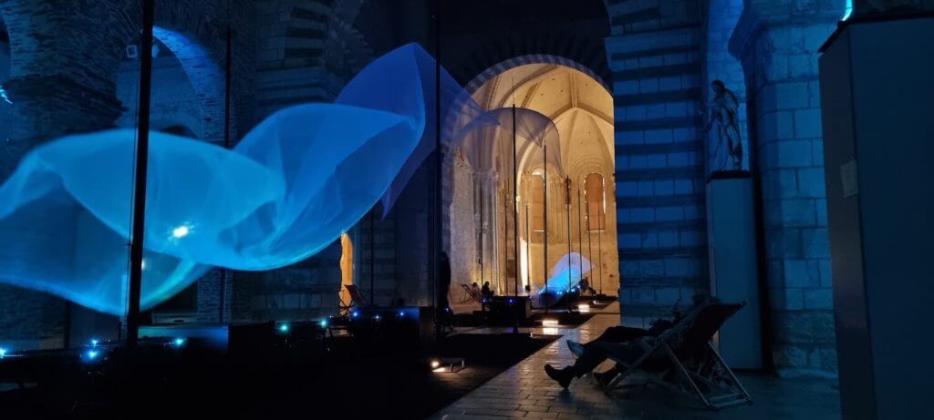 Gravity - Une installation cinétique et poétique de Yann Nguema