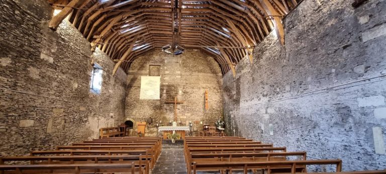 Vue interieure du grenier à sel devenu chapelle notre dame de ruzebouc la pointe bouchemaine